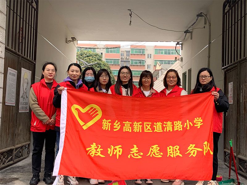 县工商局家属院帮扶庭院活动