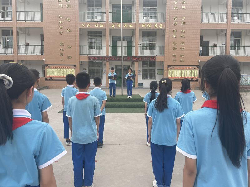 2022年5月27日道清路小学西校区在校内开展学习“新时代好少年”宣传活动