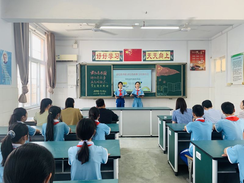 2022年6月2日道清路小学西校区在科学教室举行红色故事演讲活动