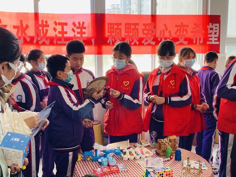 2021年11月，道清路小学组织义卖活动