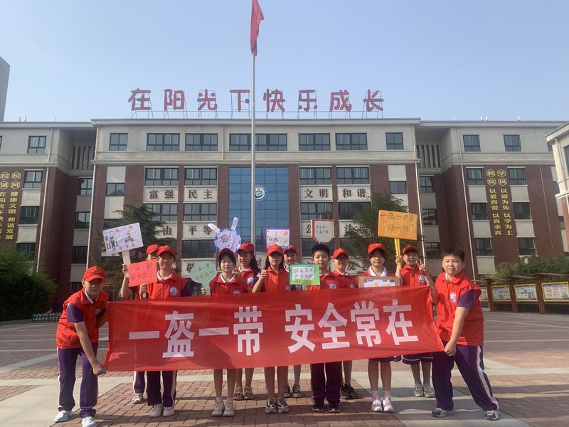 2022年6月13日，道清路小学学生“一盔一带”志愿服务活动